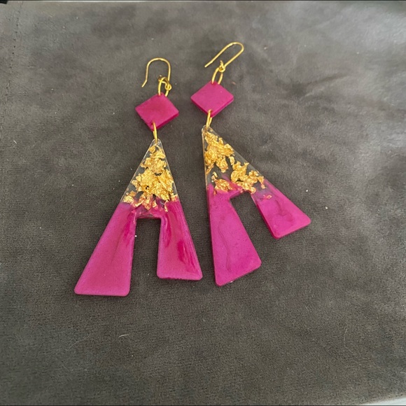 Resin dangle earrings. - Picture 4 of 4